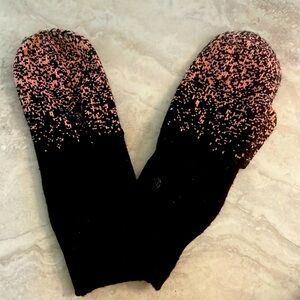 Lulu lemon mittens never worn